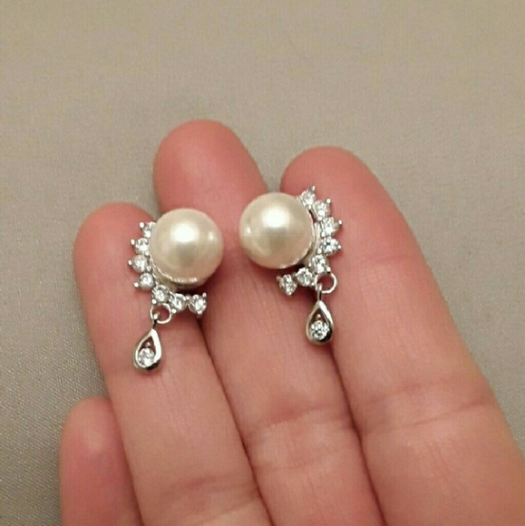 NEW S925 Pearl Earrings with Sparkles - Picture 2 of 6